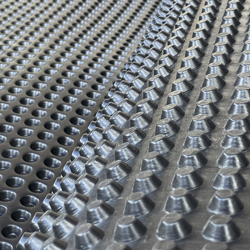 Геомембрана шипоподібна, щільність 600 г/м2, шип 8 мм, рулон 2x20 м, HDPE